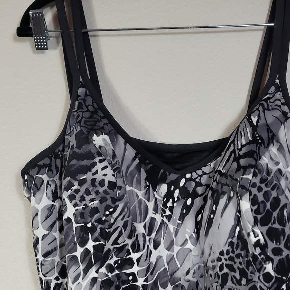 MagicSuit Womens 2 Piece Tankini And Skirt Size 22W/24W Padded Slimming Plus - Picture 3 of 13